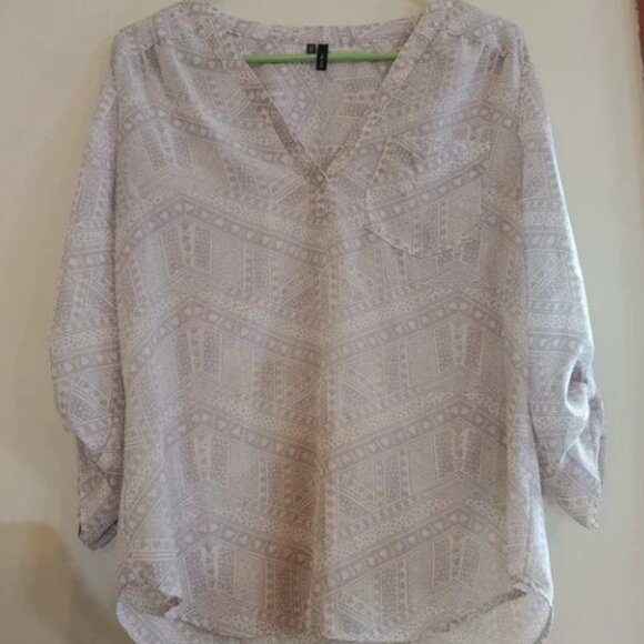 BOGO🎀BUNDLE OF 2 Silky Style Tops- Size M - Picture 4 of 5